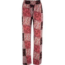 Spodnie culotte z nadrukiem w różne desenie bonprix rabarbarowy z nadrukiem. Spodnie damskie bonprix. Za 74,99 zł.