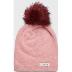 Calvin Klein - Czapka. Różowe czapki damskie Calvin Klein, na zimę, z dzianiny. Za 179,90 zł.