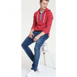 T-SHIRT DŁUGI RĘKAW MĘSKI WE WZORY, W PASKI. Czerwone t-shirty męskie Top Secret, xxl, w paski, z kapturem, długie. W wyprzedaży za 29,99 zł.