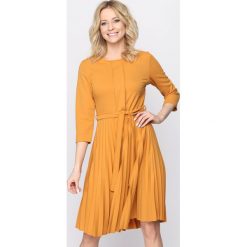 Camelowa Sukienka Pleated Belted. Brązowe sukienki hiszpanki Born2be, s, midi. Za 89,99 zł.
