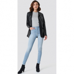 NA-KD Jeansy Skinny Mid Waist - Blue. Niebieskie spodnie z wysokim stanem NA-KD, z jeansu. Za 141,95 zł.