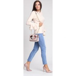 Jasnobeżowy Sweter Fantastic Woman. Czarne swetry klasyczne damskie marki other, l. Za 89,99 zł.