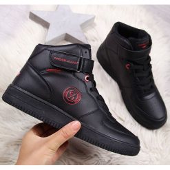 Buty sportowe na rzep czarne Cross Jeans - czarny. Czarne buty sportowe damskie Cross Jeans, bez wzorów, z jeansu, sportowe. Za 119,99 zł.