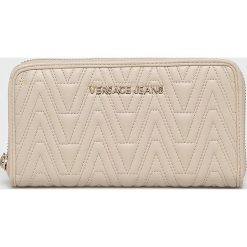 Versace Jeans - Portfel. Szare portfele damskie Versace Jeans, z jeansu. W wyprzedaży za 299,90 zł.