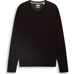 Sweter w kolorze czarnym. Czarne swetry męskie Esprit Men, s, bez wzorów, z kaszmiru, bez kołnierzyka, bez kaptura. W wyprzedaży za 65,95 zł.
