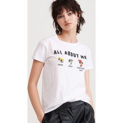 T-shirt Atomówki - Biały. Białe t-shirty damskie Reserved, s, bez wzorów, bez kołnierzyka. Za 39,99 zł.