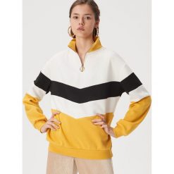 Kolorowa bluza ze stójką - Żółty. Żółte bluzy damskie Sinsay, s, bez wzorów, bez rękawów, bez kaptura. Za 59,99 zł.