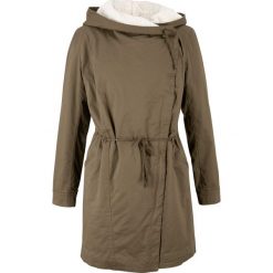 Lekka parka z podszewką z "baranka" bonprix zielony khaki. Zielone parki damskie bonprix, bez wzorów, bez kaptura. Za 149,99 zł.