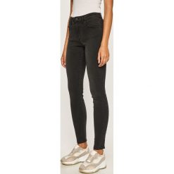 Wrangler - Jeansy Soft Drive. Czarne jeansy damskie Wrangler, z aplikacjami, z elastanu. Za 349,90 zł.