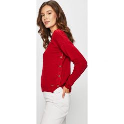 Pepe Jeans - Sweter Celia. Czerwone swetry damskie Pepe Jeans, s, bez wzorów, z jeansu, z krótkim rękawem, krótkie, bez kaptura. Za 299,90 zł.