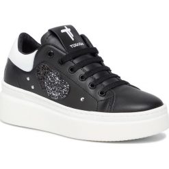 Sneakersy TOGOSHI - TG-06-03-000144 101. Czarne półbuty damskie Togoshi, na co dzień, bez wzorów, ze skóry, bez obcasa, na płaskiej podeszwie, bez zapięcia. W wyprzedaży za 279,00 zł.