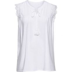 Shirt bluzkowy bez rękawów bonprix biały. Białe koszulki damskie marki bonprix, bez wzorów, z koronki, klasyczne, z klasycznym kołnierzykiem, bez rękawów. Za 79,99 zł.