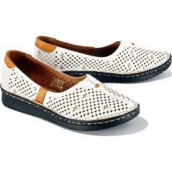 LANQIER 46C0846 white, półbuty damskie. Białe półbuty damskie Lanqier, bez wzorów, ze skóry, bez obcasa, bez zapięcia. Za 189,90 zł.