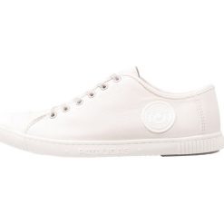 Trampki damskie slip on: Pataugas BAZAR Tenisówki i Trampki white