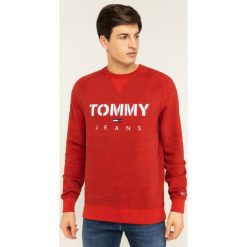 Bluza Tommy Jeans Melange Crew DM0DM07401. Czerwone bluzy męskie Tommy Jeans, xxl, bez wzorów, z bawełny, bez kołnierzyka, bez rękawów, bez kaptura. W wyprzedaży za 299,00 zł.