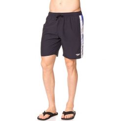 Szorty kąpielowe w kolorze granatowo-niebieskim. Niebieskie kąpielówki męskie marki Speedo, klasyczne. W wyprzedaży za 117,95 zł.
