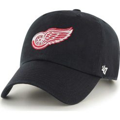 47brand - Czapka Detroit Red Wings. Czerwone czapki z daszkiem męskie marki 47brand, z bawełny. W wyprzedaży za 69,90 zł.