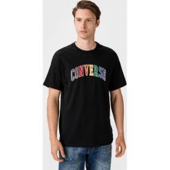 Converse Pride Koszulka Czarny. Czarne podkoszulki męskie Converse, l, z nadrukiem, z bawełny, bez kołnierzyka, z krótkim rękawem, krótkie. Za 154,95 zł.