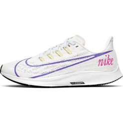 Buty "Air Zoom Pegasus 36" w kolorze białym do biegania. Białe buty sportowe damskie z materiału, do biegania. W wyprzedaży za 336,95 zł.