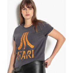 Koszulka z okrągłym wycięciem szyi i krótkim rękawem. Szare bluzki damskie ATARI, xl, z bawełny, z okrągłym kołnierzem, z krótkim rękawem. Za 70,52 zł.