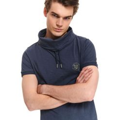 T-shirt z golfem. Niebieskie t-shirty męskie Top Secret, na lato, xxl, z aplikacjami, z bawełny, z golfem, krótkie. W wyprzedaży za 49,99 zł.