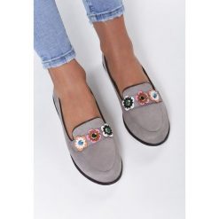 Szare Mokasyny Itsy Bitsy. Szare mokasyny damskie Renee, ze skóry, na płaskiej podeszwie. Za 59,99 zł.