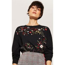 Bluza z haftem - Czarny. Czarne bluzy damskie marki House, s, z haftami, bez kołnierzyka, bez rękawów, bez kaptura. Za 89,99 zł.