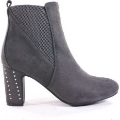 BOTKI DAMSKIE TS 1362707 SZA. Botki damskie T. Sokolski, z materiału, bez obcasa, bez zapięcia. Za 109,00 zł.