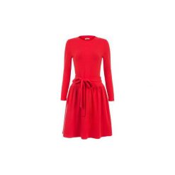 CZARWONA SUKIENKA Z KOKARDĄ W TALII. Czerwone sukienki dziewczęce marki Bien fashion, w paski, z bawełny, z długim rękawem, długie, rozkloszowane. Za 149,00 zł.