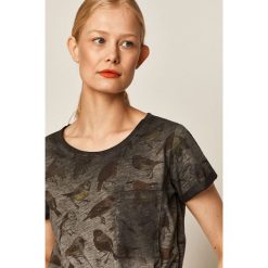 Medicine - T-shirt by Nora Potwora. Szare bluzki damskie MEDICINE, s, bez wzorów, z bawełny, casualowe, z okrągłym kołnierzem, z krótkim rękawem. Za 59,90 zł.