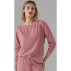 Gładka bluza basic - Różowy. Różowe bluzy damskie Mohito, s, bez wzorów, bez rękawów, bez kaptura. W wyprzedaży za 39,99 zł.