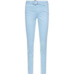 Jeansy Skinny Fit Guess Belted W02A29 D3XX2. Niebieskie jeansy damskie Guess. W wyprzedaży za 299,00 zł.