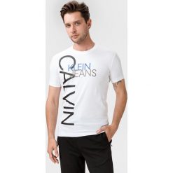 Calvin Klein Koszulka Biały. Białe podkoszulki męskie Calvin Klein, xxl, z nadrukiem, z elastanu, z krótkim rękawem. Za 204,95 zł.