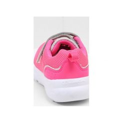 Champion LOW CUT SHOE CARRIE Obuwie treningowe pink. Różowe buty sportowe dziewczęce marki Champion, z gumy. Za 129,00 zł.