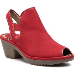 Sandały FLY LONDON - Warifly P500952002 Lipstick Red. Czerwone klapki damskie Fly London, bez wzorów, ze skóry, bez obcasa, na obcasie. W wyprzedaży za 299,00 zł.