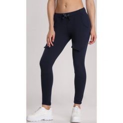 Granatowe Spodnie Rhenelise. Niebieskie spodnie damskie Renee, s, z dresówki. Za 79,99 zł.