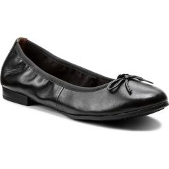 Baleriny TAMARIS - 1-22116-20 Black Leather 003. Czarne baleriny damskie Tamaris, bez wzorów, ze skóry ekologicznej, klasyczne, bez obcasa, na płaskiej podeszwie, bez zapięcia. W wyprzedaży za 179,00 zł.