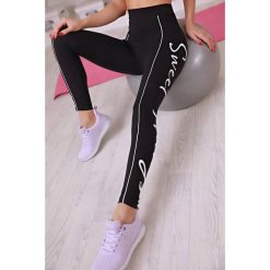 Legginsy SAGRINA. Czarne legginsy sportowe damskie IVET, bez wzorów, z podwyższonym stanem, na fitness i siłownię. W wyprzedaży za 59,00 zł.