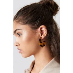 NA-KD Accessories Okrągłe kolczyki Resin - Brown. Brązowe kolczyki damskie NA-KD Accessories. Za 32,00 zł.