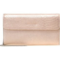 Liebeskind Berlin MARIA FESTIVAL Kopertówka rose gold. Różowe kopertówki damskie marki Liebeskind Berlin. W wyprzedaży za 441,75 zł.