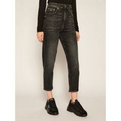 Jeansy Tapered Fit Tommy Jeans Mom DW0DW08364. Szare jeansy damskie Tommy Jeans. Za 449,00 zł.