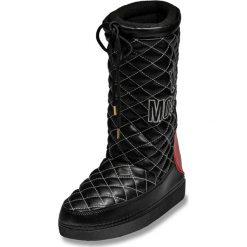 Botki Love Moschino. Czerwone botki damskie Love Moschino, z tkaniny, bez obcasa, bez zapięcia. Za 710,00 zł.