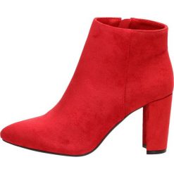 Czerwone botki damskie SERGIO LEONE BT548. Czerwone botki damskie Sergio Leone, klasyczne, na wysokim obcasie, na obcasie, bez zapięcia. W wyprzedaży za 129,00 zł.