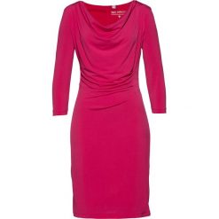 Sukienka shirtowa bonprix różowy. Różowe sukienki damskie bonprix, bez wzorów, bez kołnierzyka, bez rękawów, dopasowane. Za 79,99 zł.