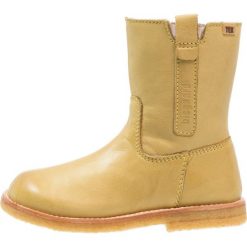 Bisgaard Kozaki yellow. Żółte buty zimowe damskie marki Bisgaard, z materiału, na wysokim obcasie. W wyprzedaży za 370,30 zł.