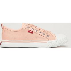 Levi's - Tenisówki dziecięce. Różowe trampki dziewczęce Levi's®, bez wzorów, z gumy, na sznurówki. Za 169,90 zł.