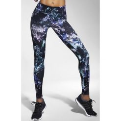 Sportowe leginsy Andromeda. Szare pończochy damskie Basbleu, bez wzorów. Za 77,99 zł.