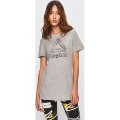 Reebok - T-shirt. Szare topy damskie Reebok, s, z nadrukiem, z bawełny, z okrągłym kołnierzem. W wyprzedaży za 59,90 zł.