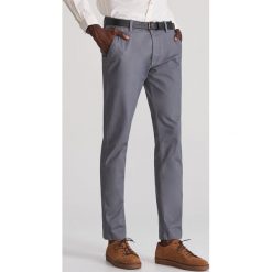 Spodnie skinny z paskiem - Szary. Szare spodnie męskie Reserved, m, bez wzorów. Za 149,99 zł.