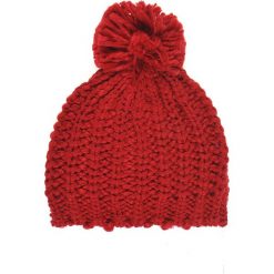 CZAPKA Z POMPONEM. Czerwone czapki damskie marki Top Secret, na zimę, bez wzorów, z dzianiny. W wyprzedaży za 14,99 zł.